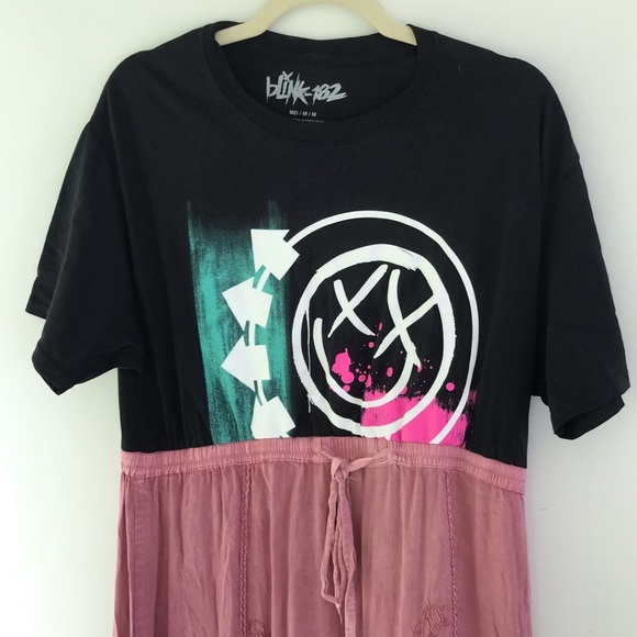 Handcrafted Reworked Blink182 Maxi Peasant Dress size M/1X maxi shirt - Picture 3 of 10